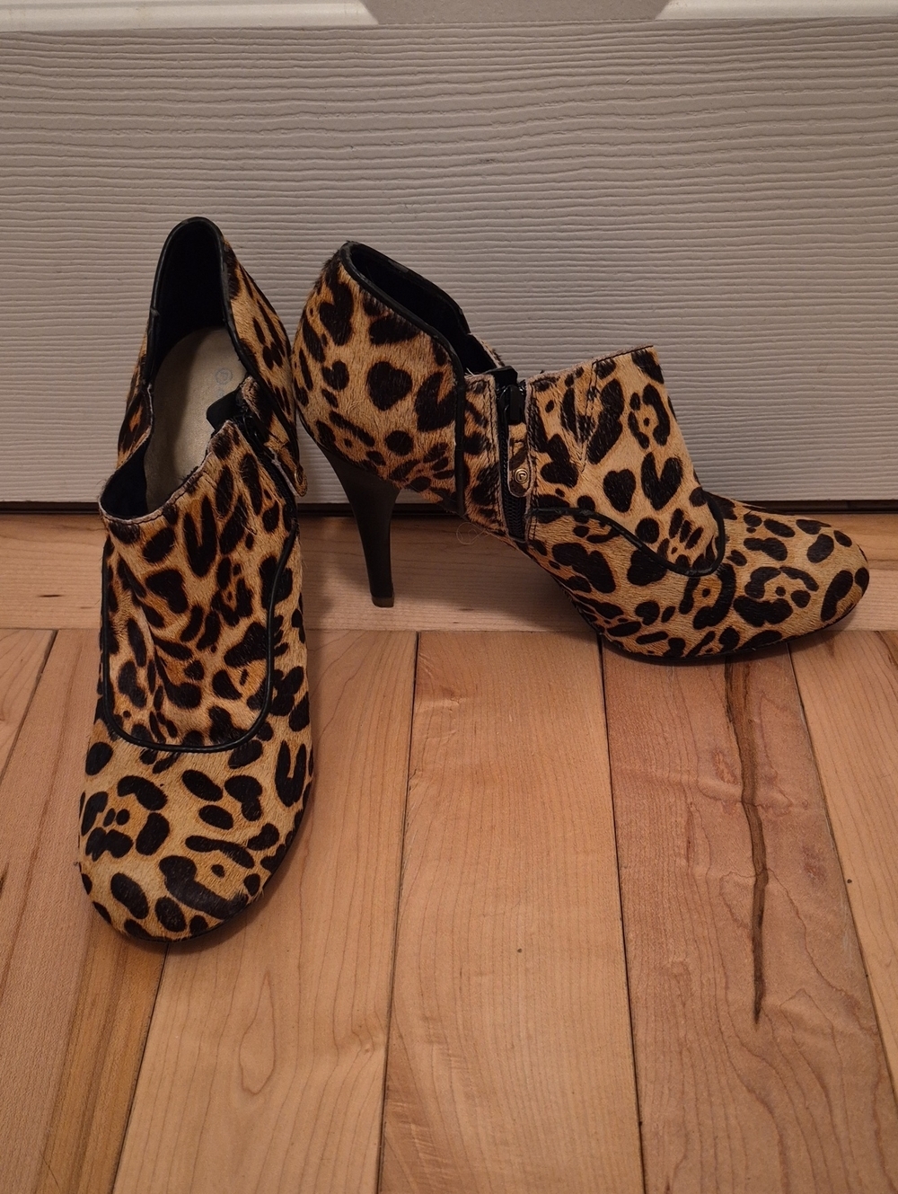 Rockport Women's Size 10 Leopard Print Heeled Ankle Booties